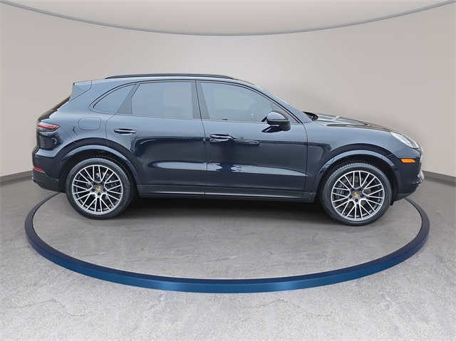 2023 Porsche Cayenne Platinum Edition photo 4