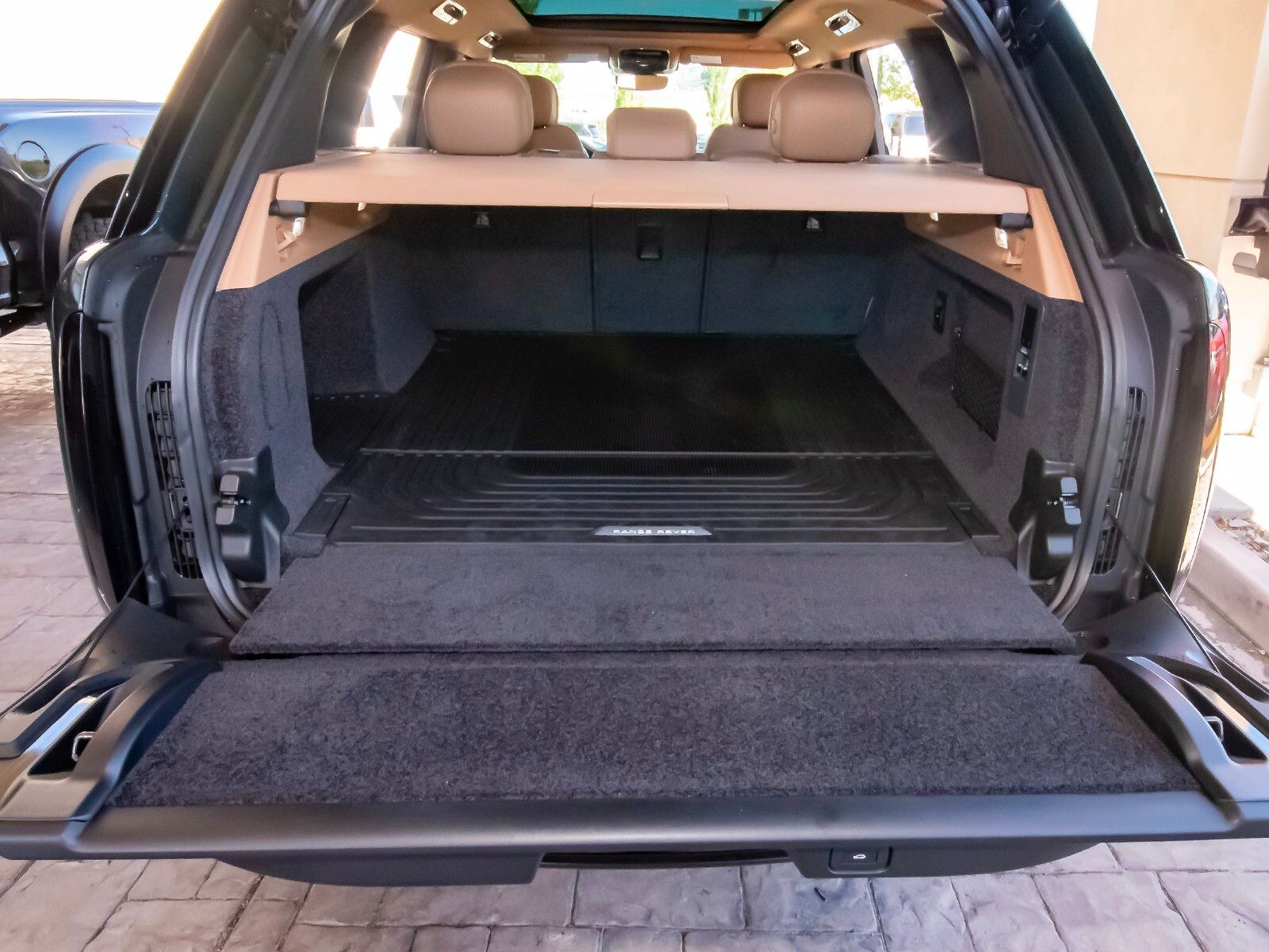 2025 Land Rover Range Rover SE photo 46