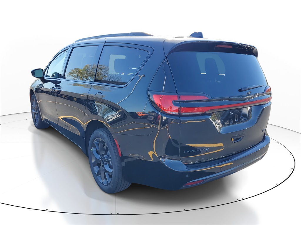 2026 Chrysler Pacifica photo 3