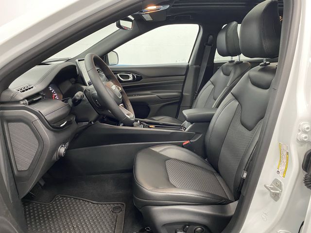 2025 Jeep Compass Latitude photo 4