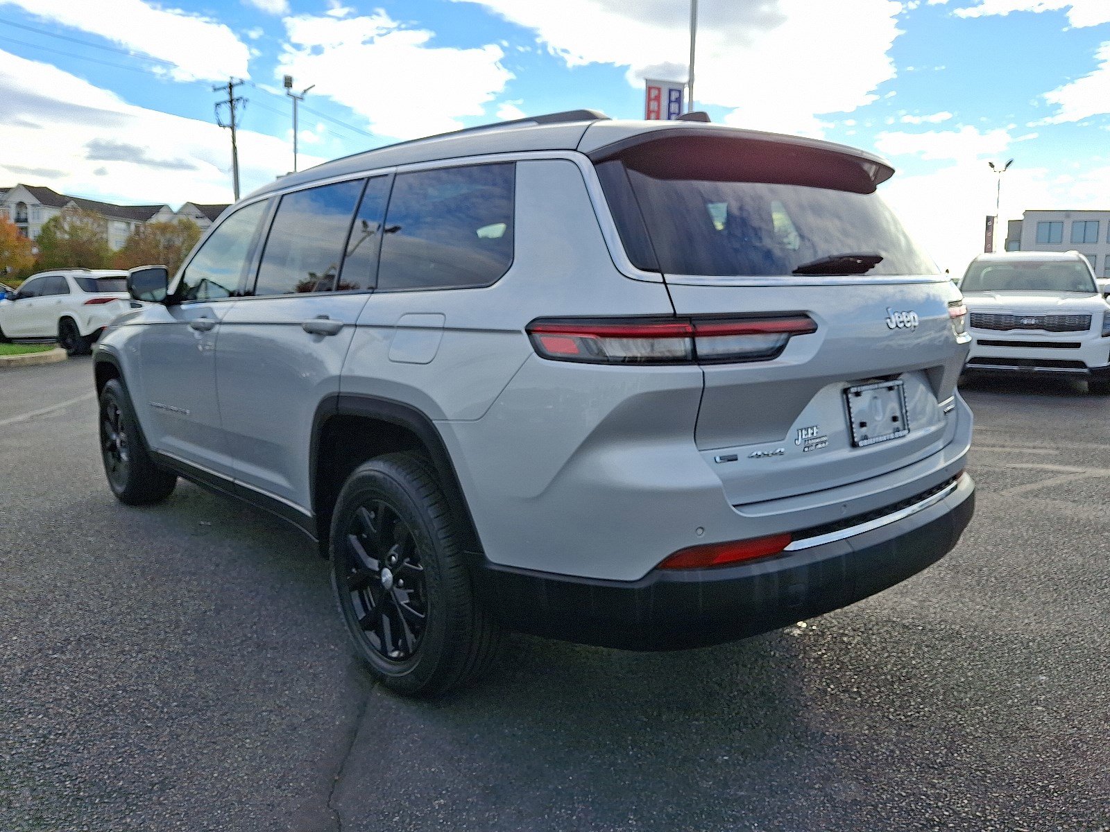 2022 Jeep Grand Cherokee Limited photo 4