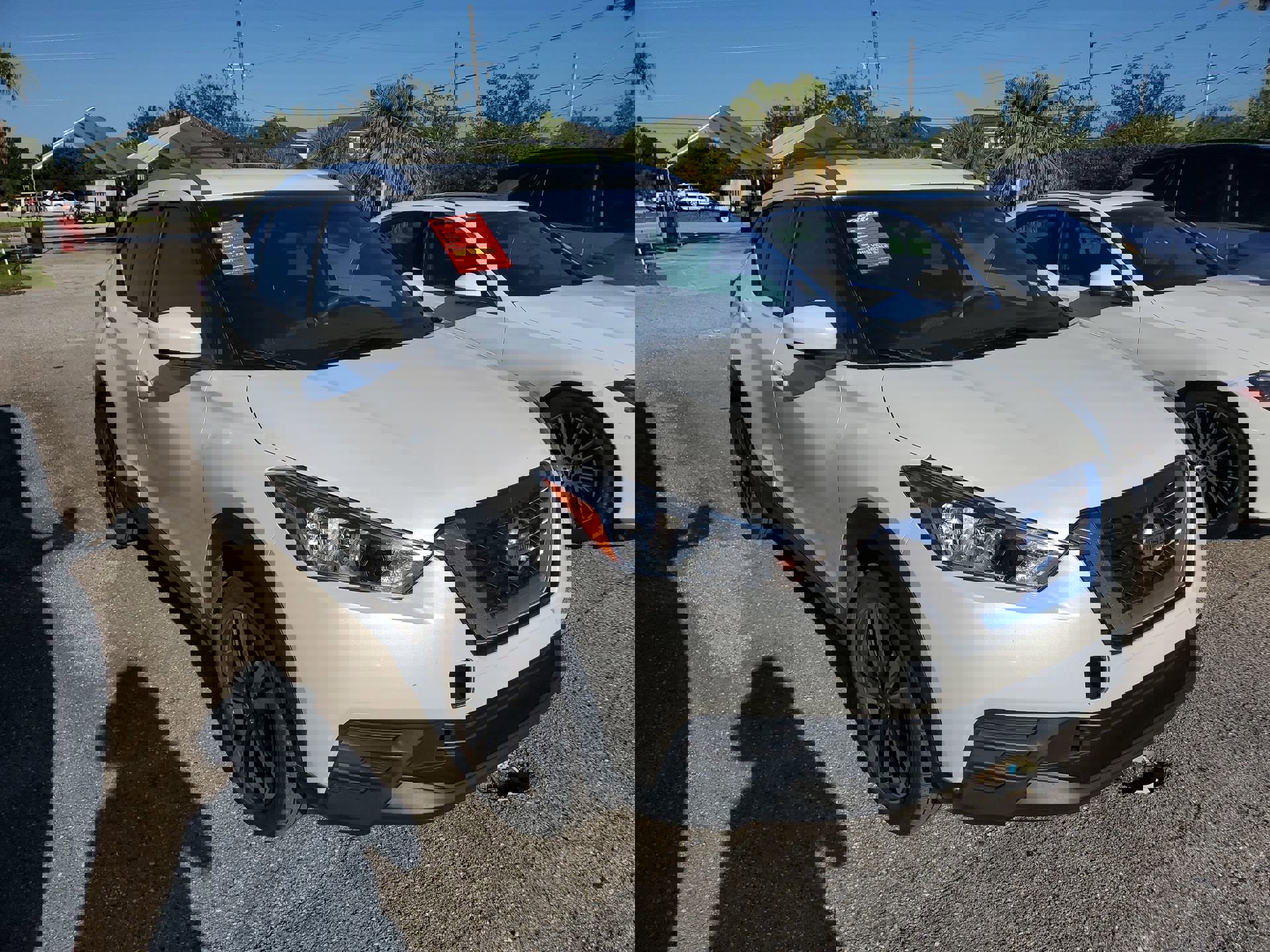2019 Nissan Kicks SV photo 3