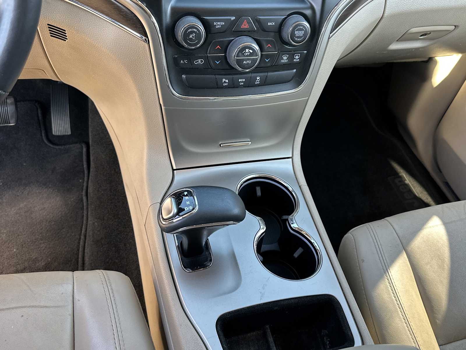 2015 Jeep Grand Cherokee Limited photo 24