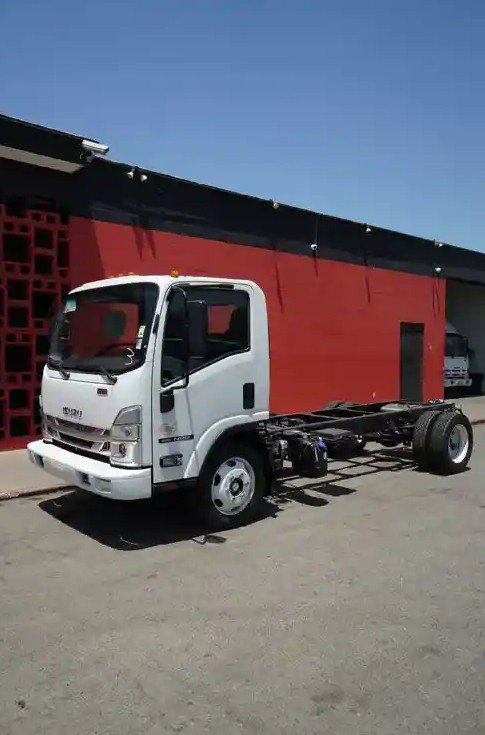 2024 Isuzu NRR Standard photo 2