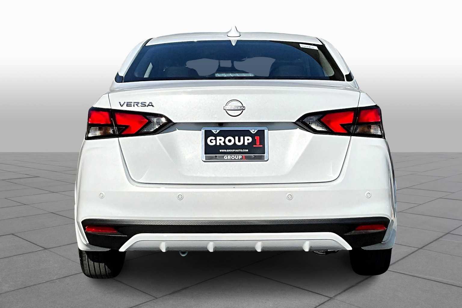 2025 Nissan Versa SV photo 4