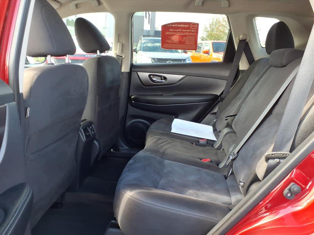 2015 Nissan Rogue SV photo 12