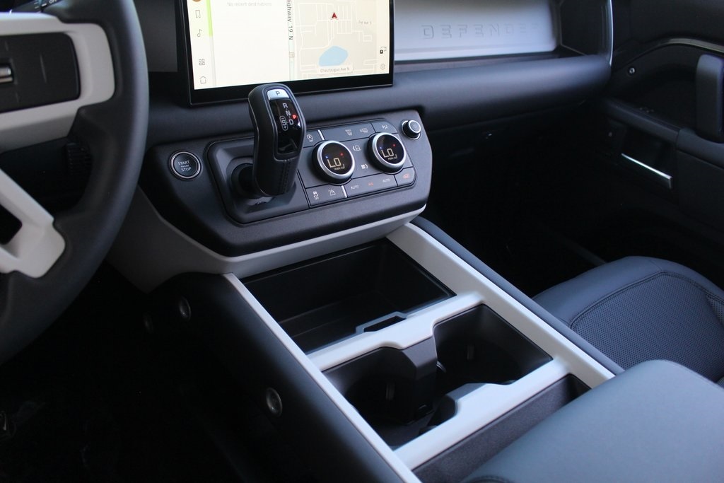 2025 Land Rover Defender 110 S photo 26