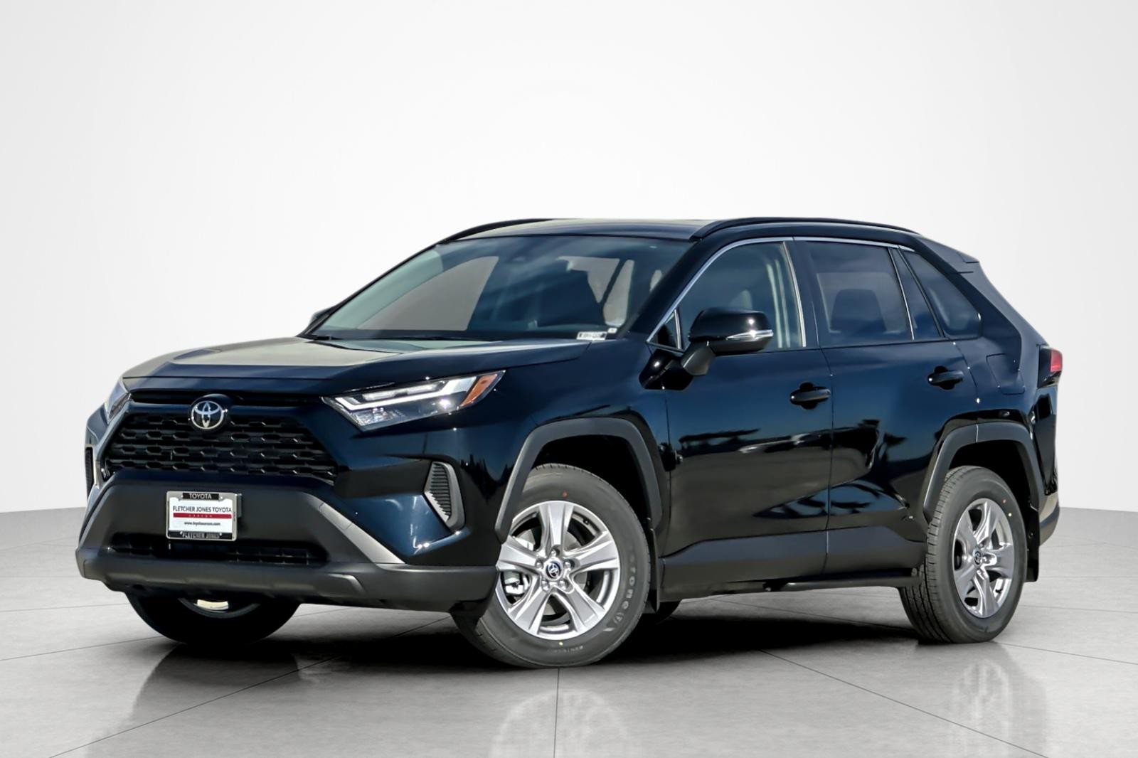 2025 Toyota RAV4 LE's photo