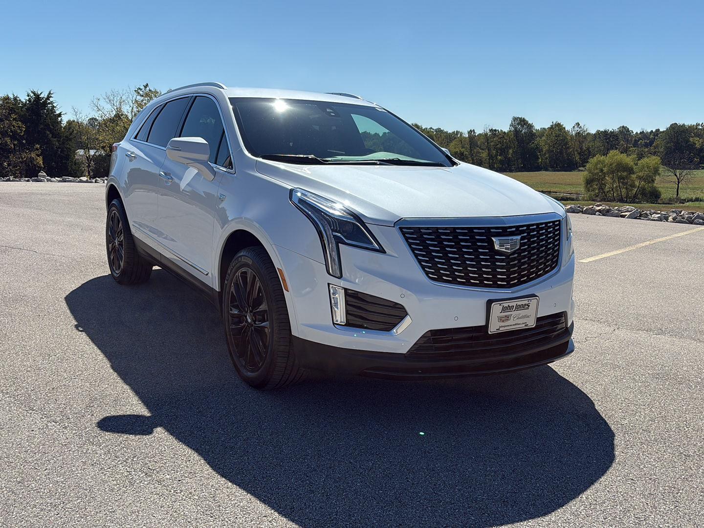 2022 Cadillac XT5 Luxury photo 2