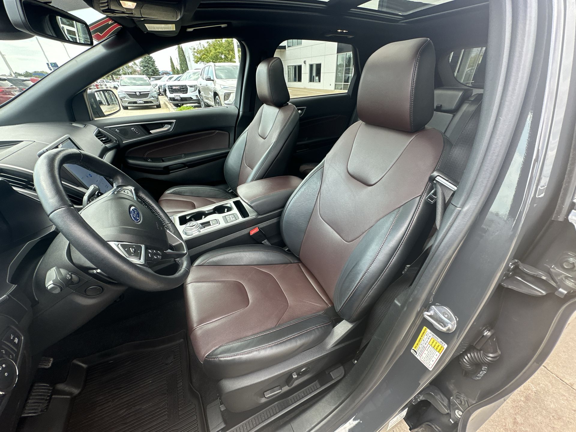 2021 Ford Edge Titanium photo 18