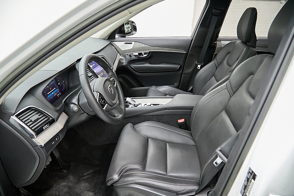 2023 VOLVO XC90 - Image 13