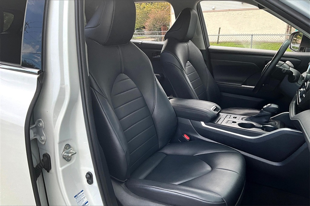 2020 Toyota Highlander XLE photo 26