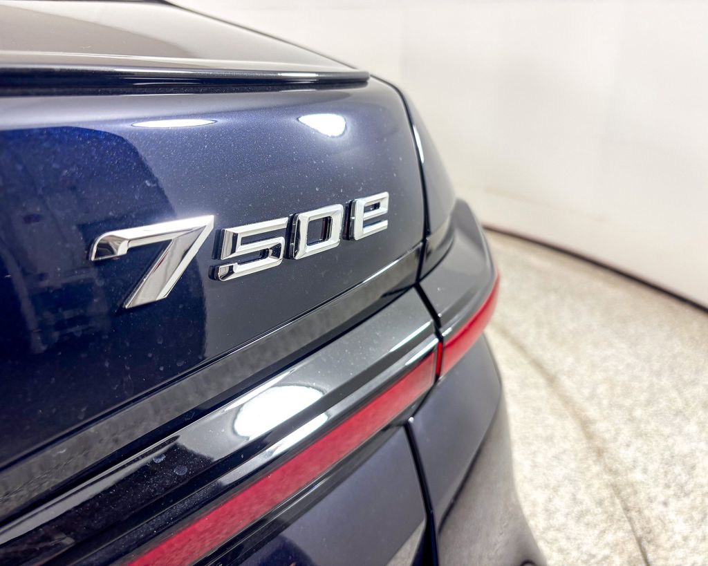 2025 Bmw 750e 750e xDrive photo 13