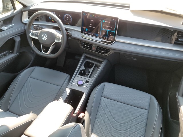 2025 Volkswagen Tiguan SE photo 25