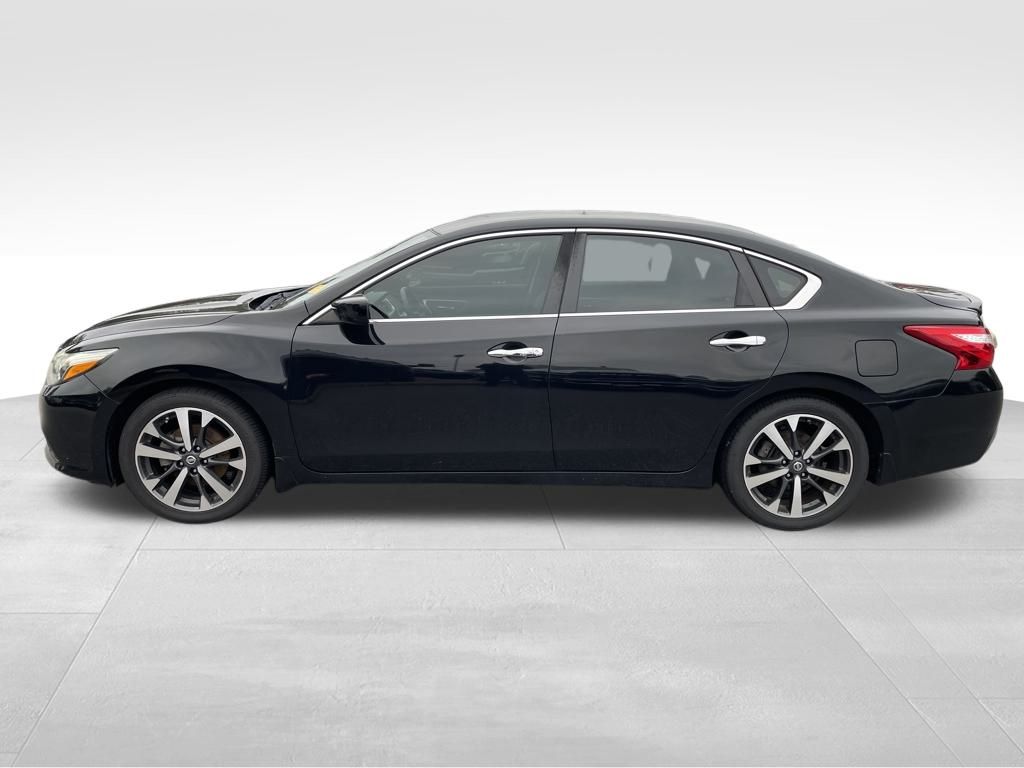 2016 Nissan Altima 2.5 SR photo 3