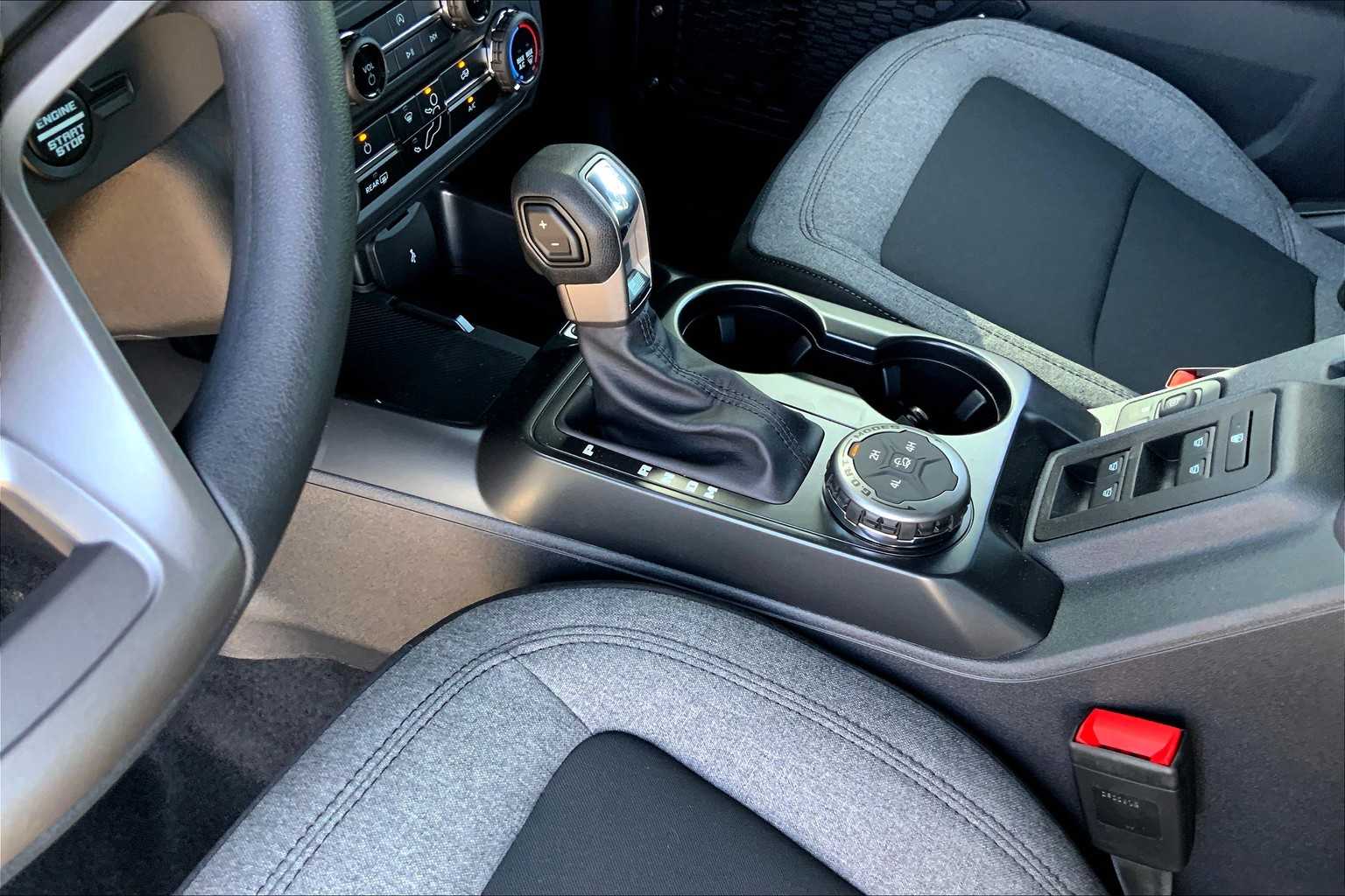 2025 Ford Bronco Base photo 7