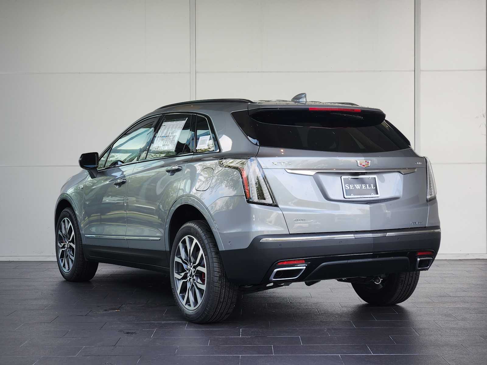 2025 Cadillac XT5 Sport photo 4