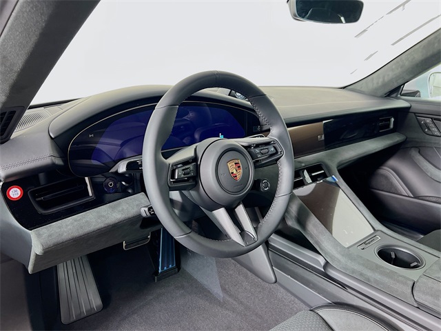 2025 Porsche Taycan GTS photo 4