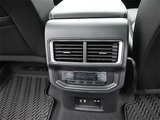 2025 Volkswagen Atlas SE Technology photo 24