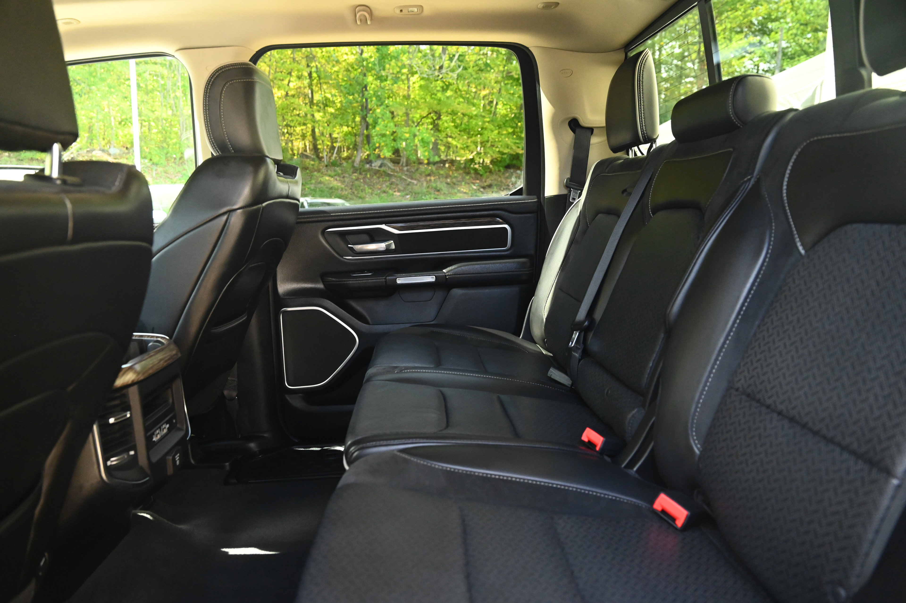 2019 Ram 1500 Laramie photo 17