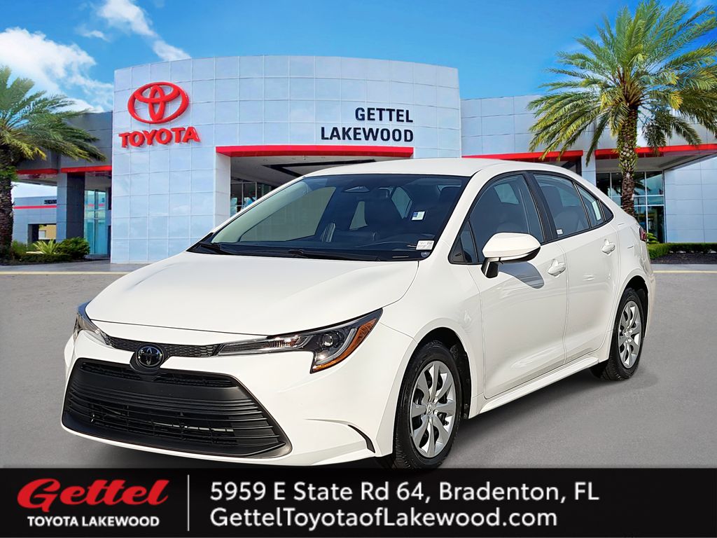 2024 Toyota Corolla LE's photo