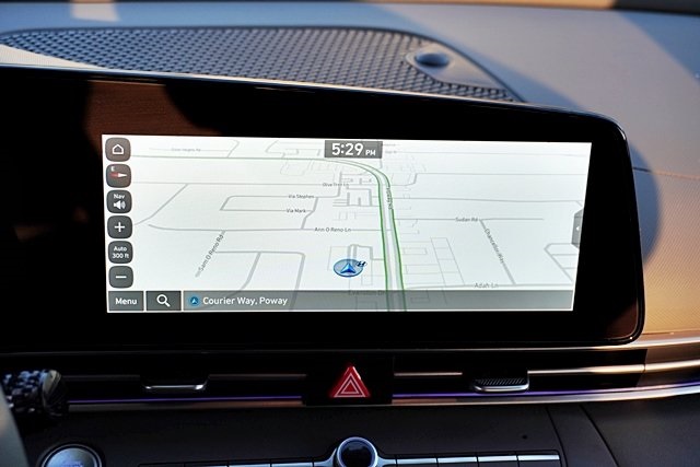 2024 Hyundai Elantra SEL photo 24
