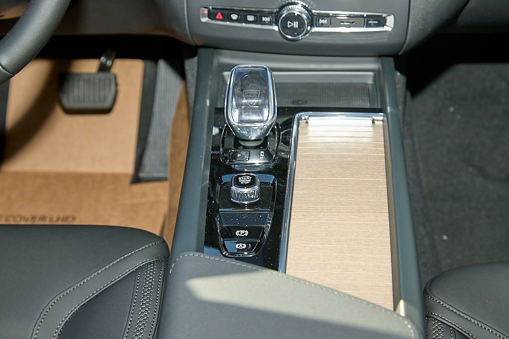 2026 VOLVO XC60 - Image 28