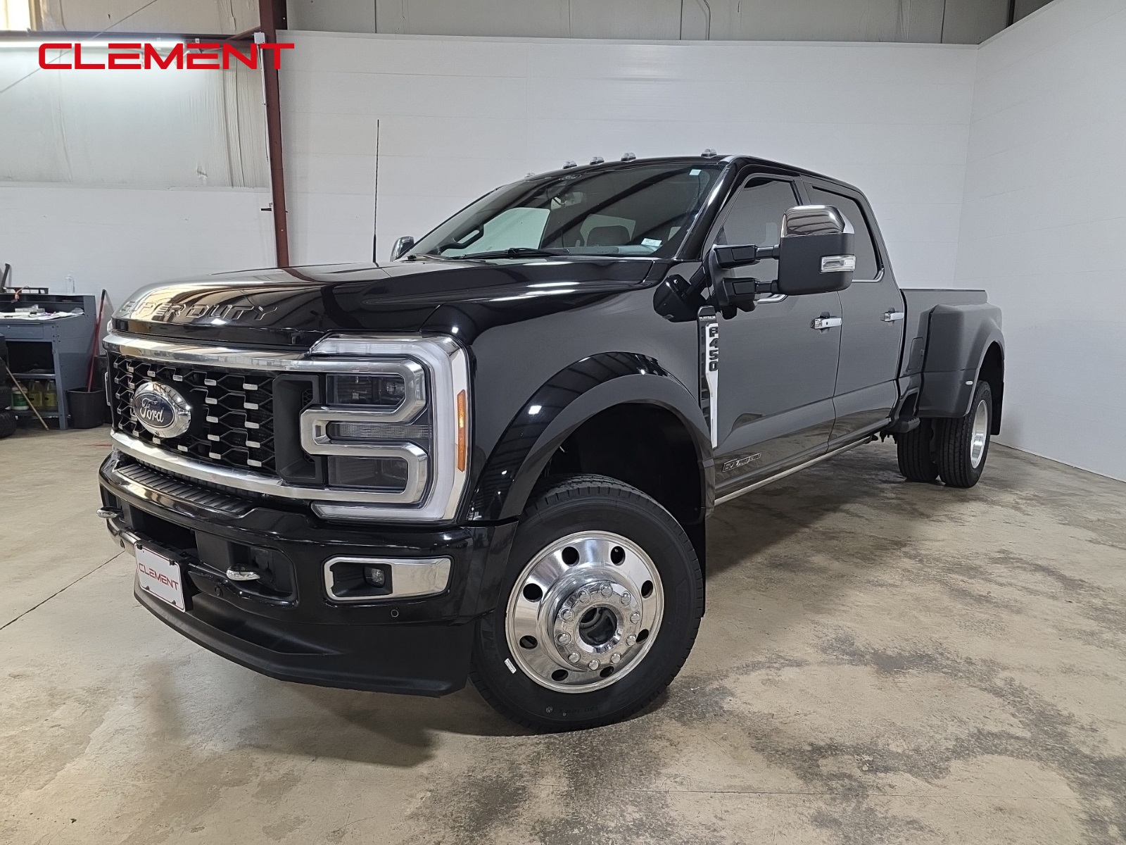 2023 Ford F-450 Super Duty Platinum's photo