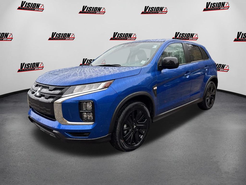 2025 Mitsubishi Outlander Sport LE's photo