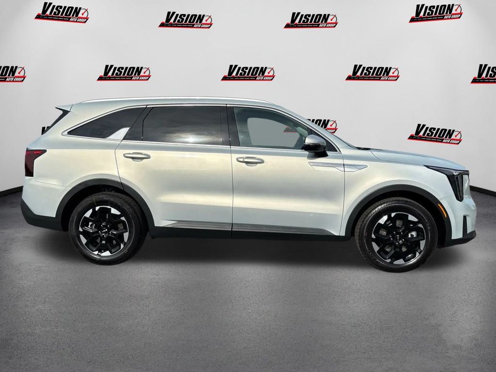2026 Kia Sorento S photo 4