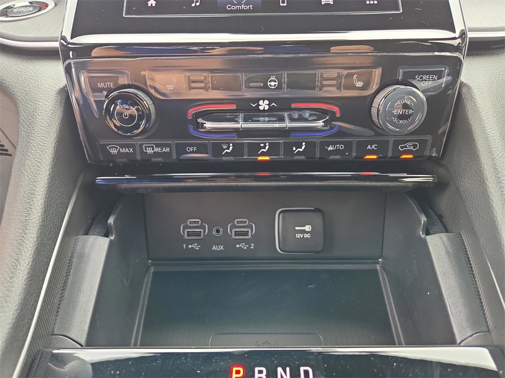 2025 Jeep Grand Cherokee Laredo photo 9