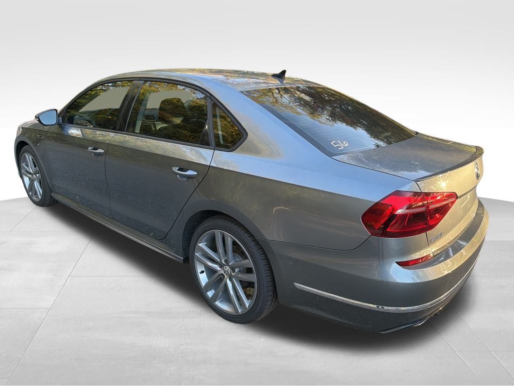 2018 Volkswagen Passat 2.0T R-Line photo 2