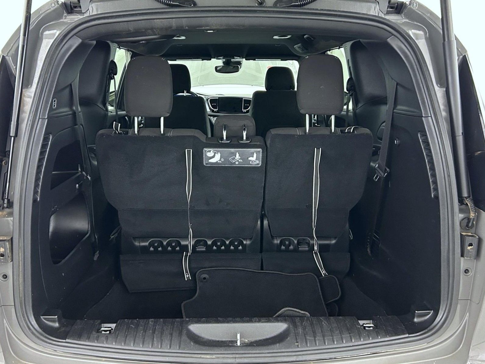 2021 Chrysler Pacifica Touring photo 17