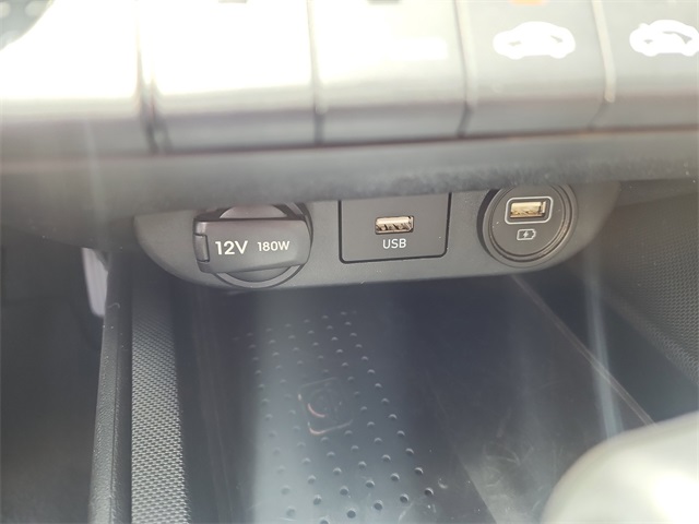2023 Hyundai Elantra SEL photo 20