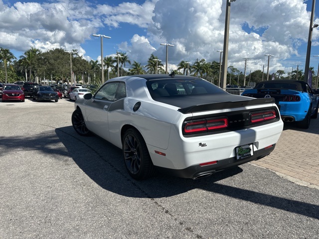 2023 Dodge Challenger R/T photo 9