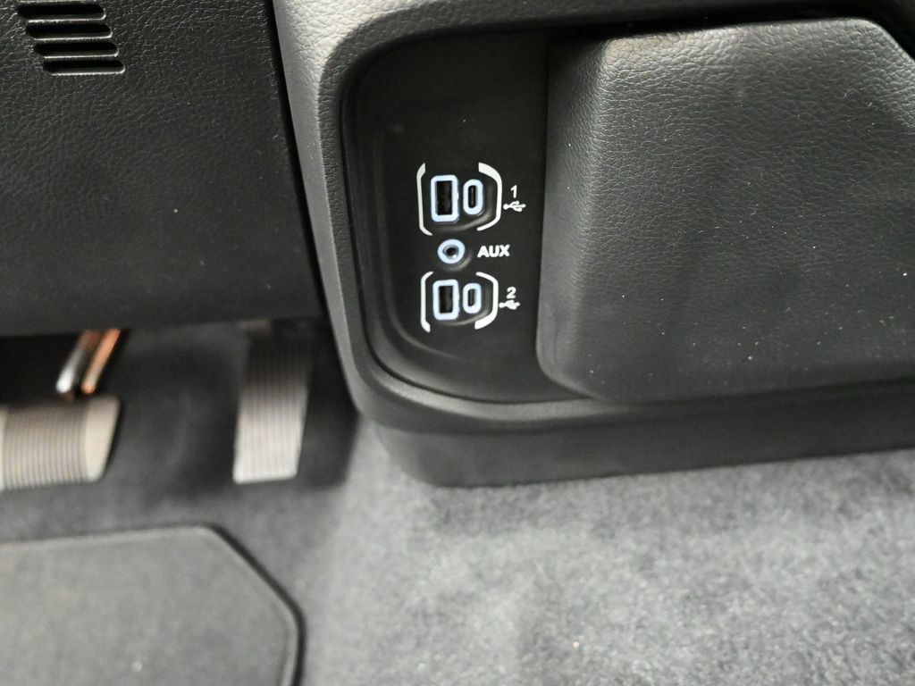 2025 Ram 1500 Tradesman photo 13