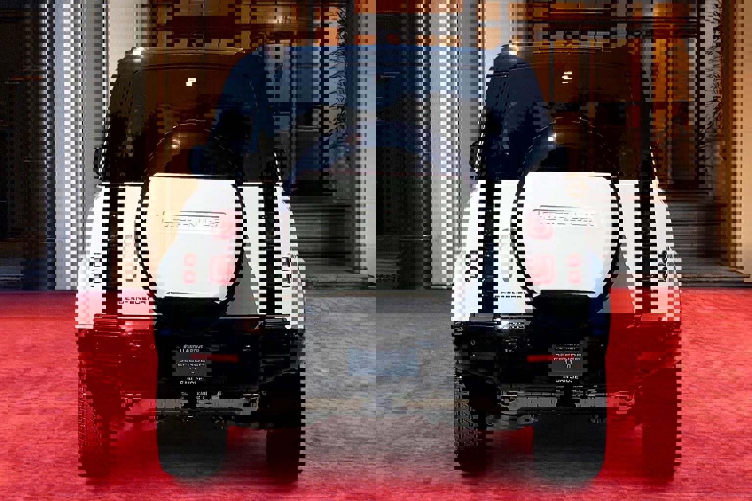2025 Land Rover Defender 110 X-Dynamic SE photo 4