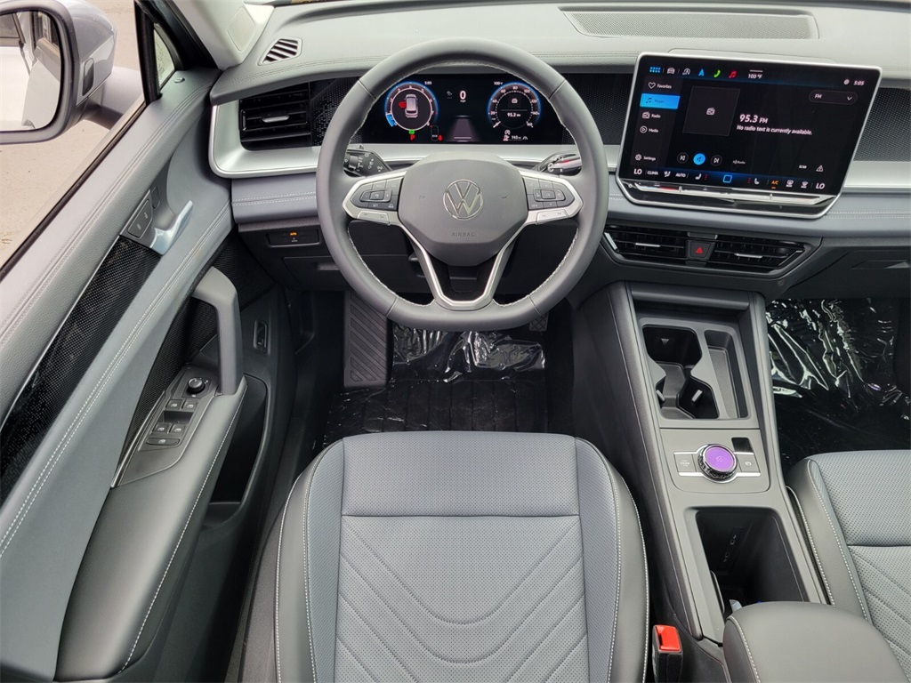 2025 Volkswagen Tiguan SE photo 8