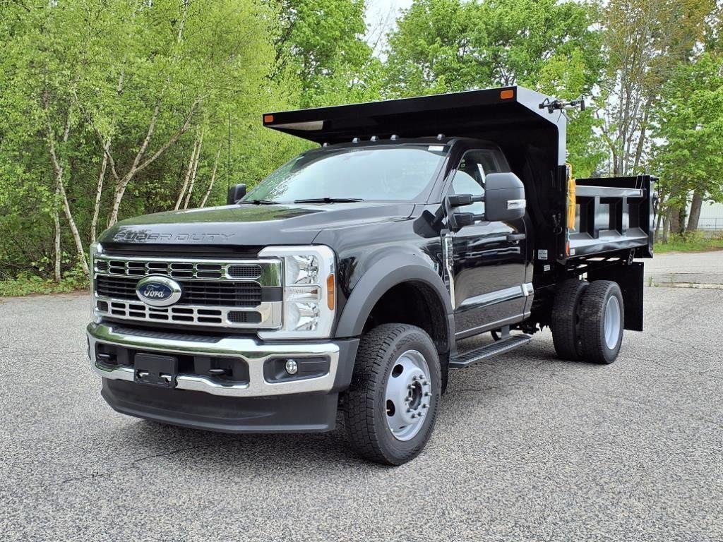 2025 Ford F-550 XL photo 2