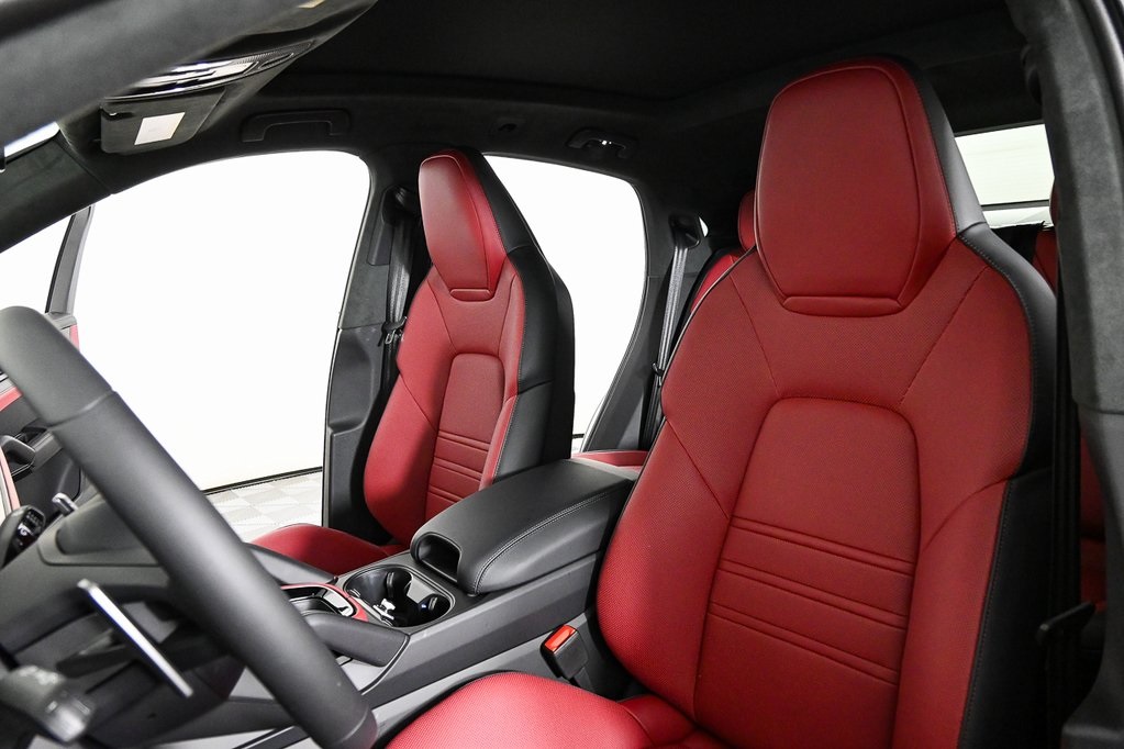 2026 Porsche Cayenne GTS Coupe photo 5