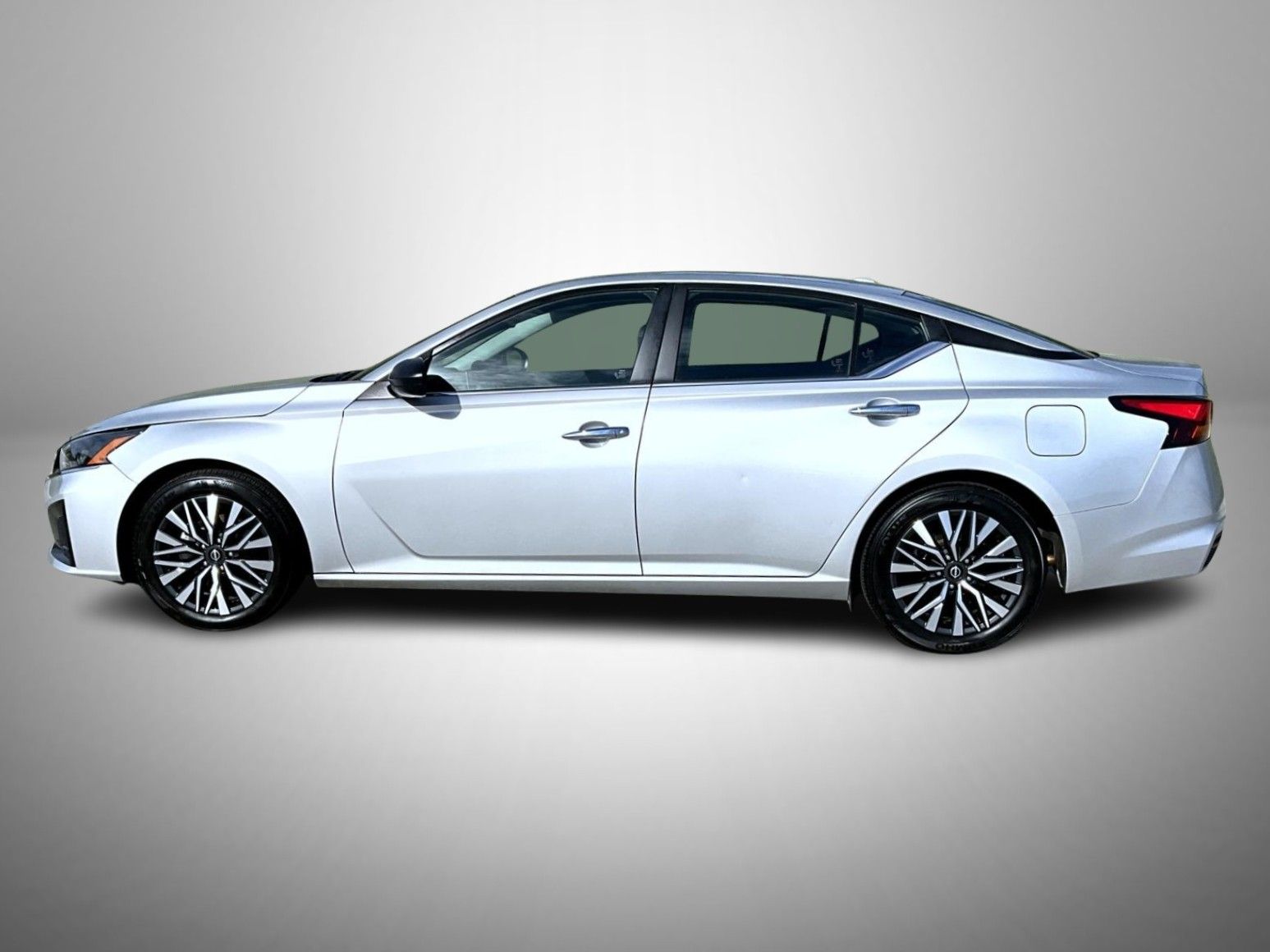 2024 Nissan Altima 2.5 SV photo 8