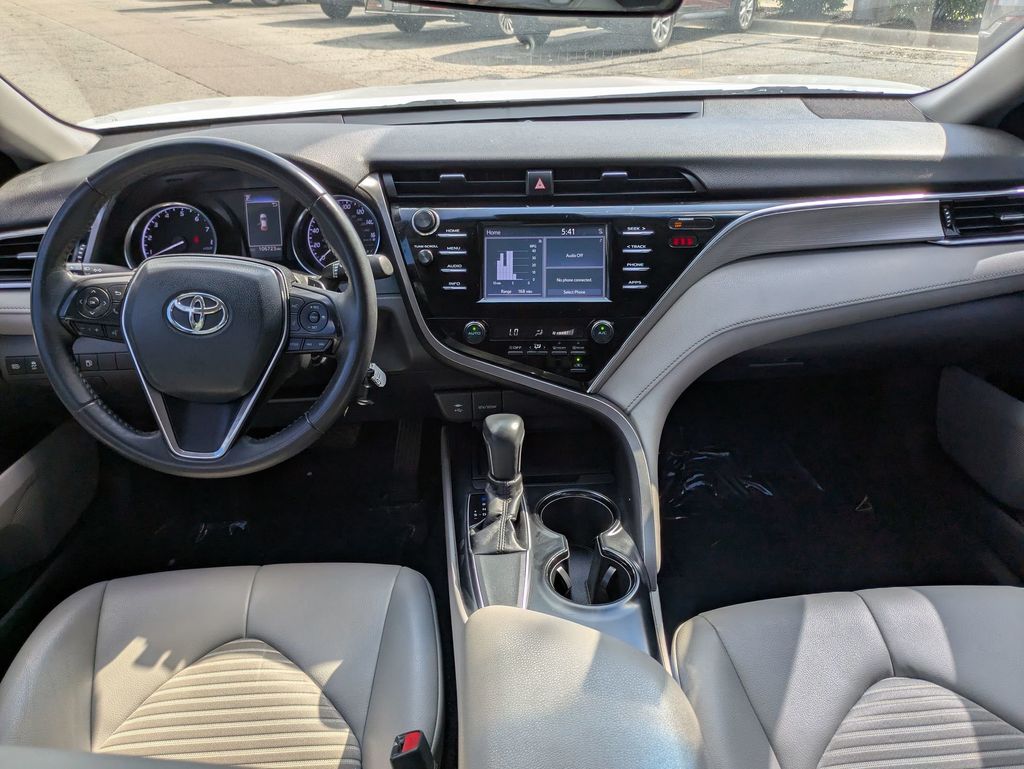 2018 Toyota Camry SE photo 18