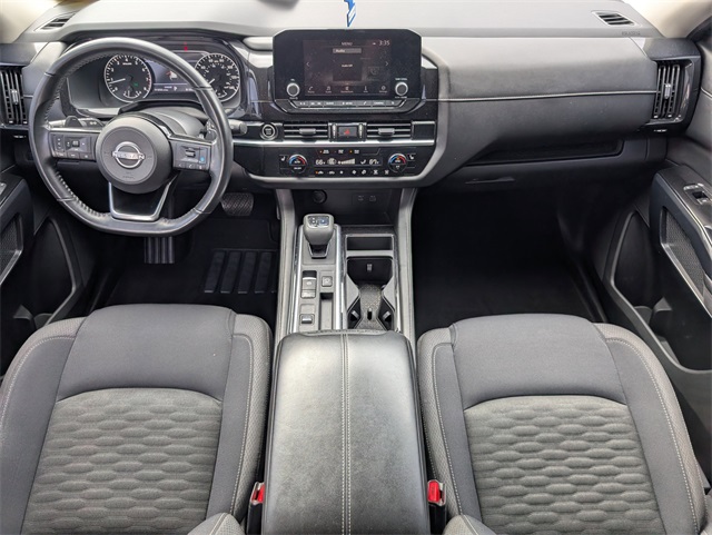 2022 Nissan Pathfinder SV photo 3