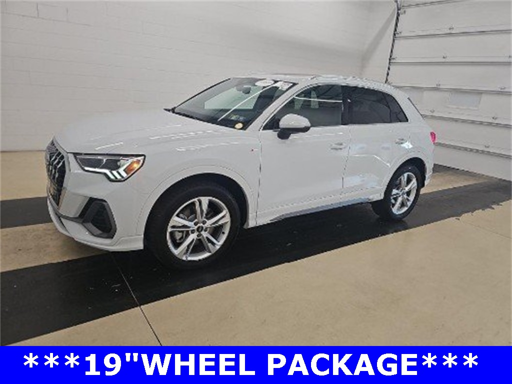 2024 Audi Q3 S line Premium Plus photo 3