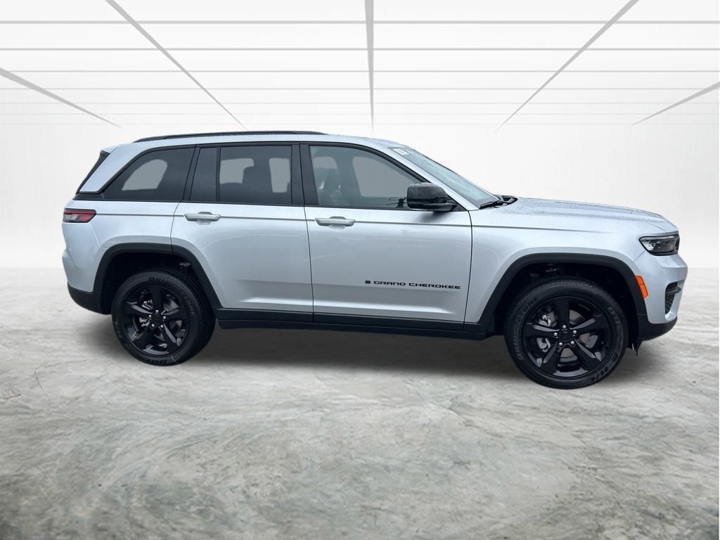 2025 Jeep Grand Cherokee Altitude X photo 3