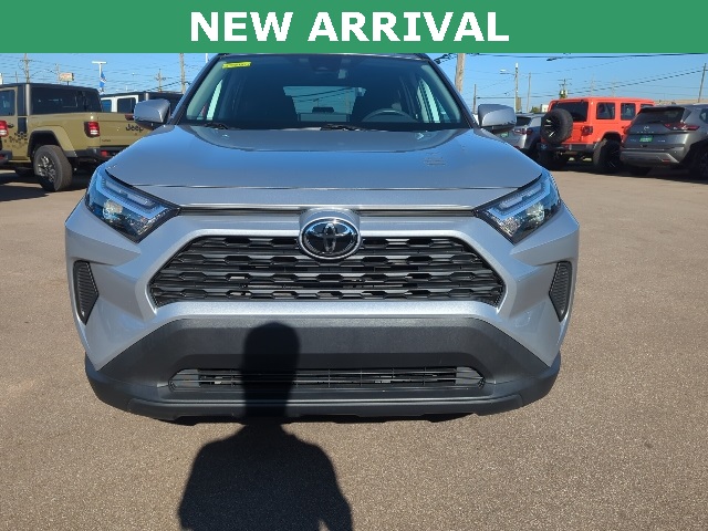 2022 Toyota RAV4 XLE photo 6