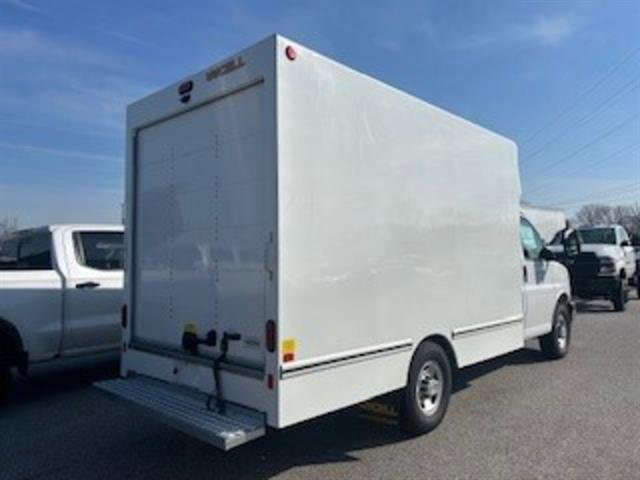 2024 Chevrolet Express Cutaway 3500 photo 4