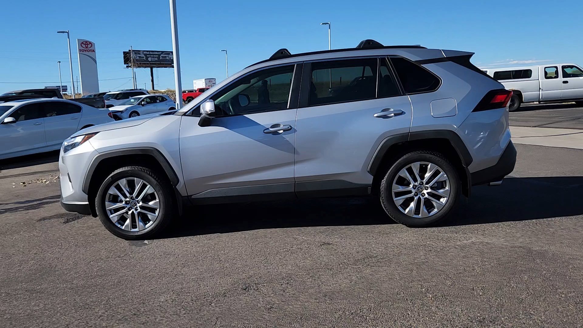2023 Toyota RAV4 XLE Premium photo 2