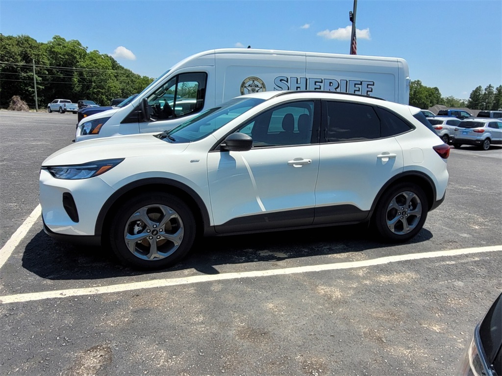 2025 Ford Escape ST-Line photo 3