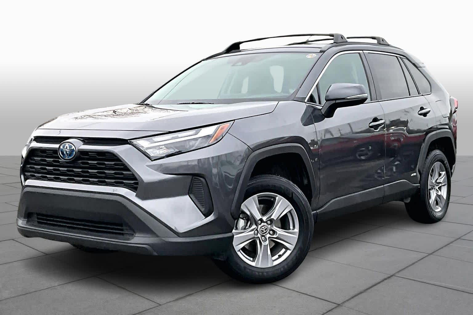2023 Toyota RAV4 XLE's photo